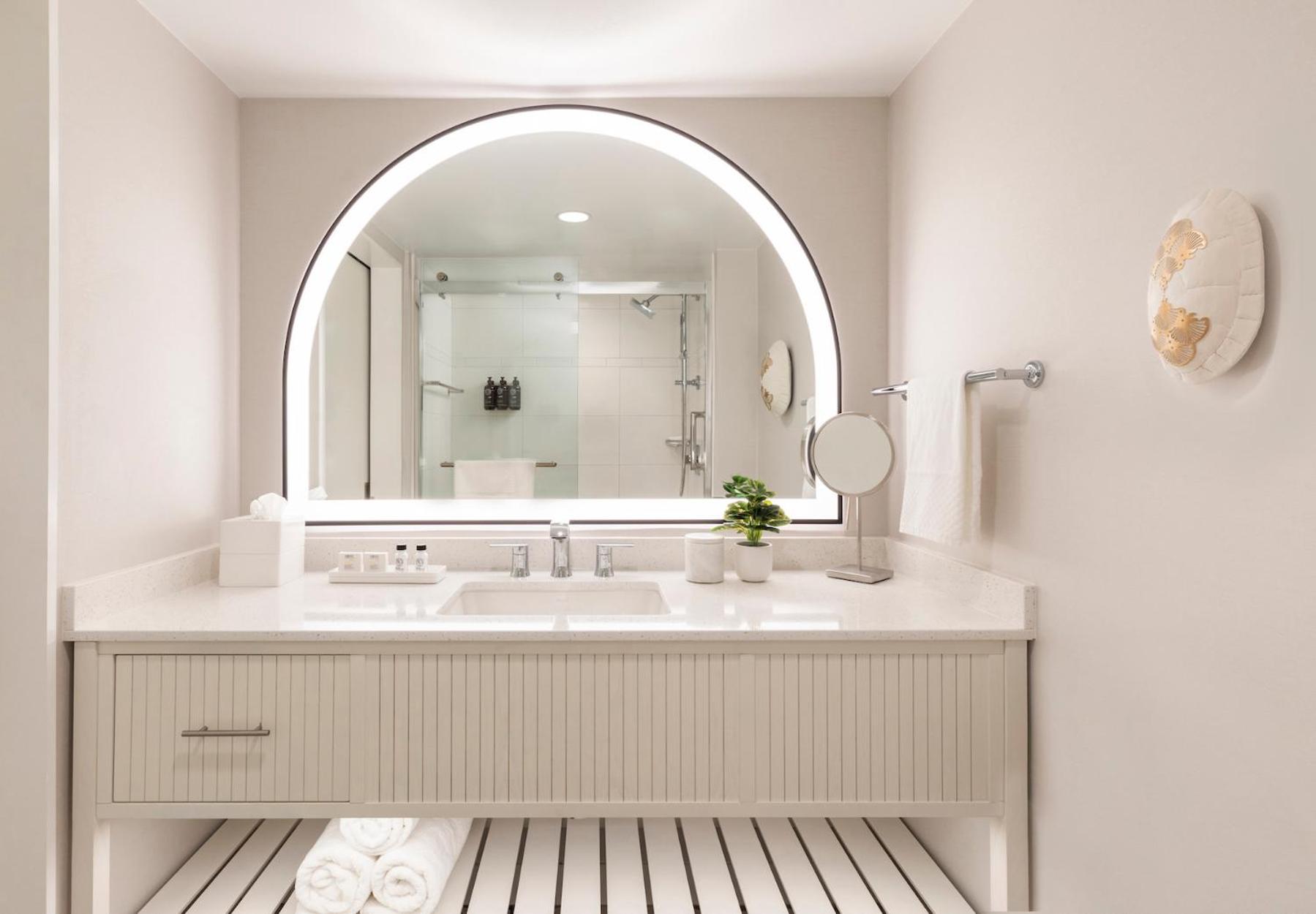 The Singer Oceanfront Resort, Curio Collection By Hilton Riviera Beach Εξωτερικό φωτογραφία