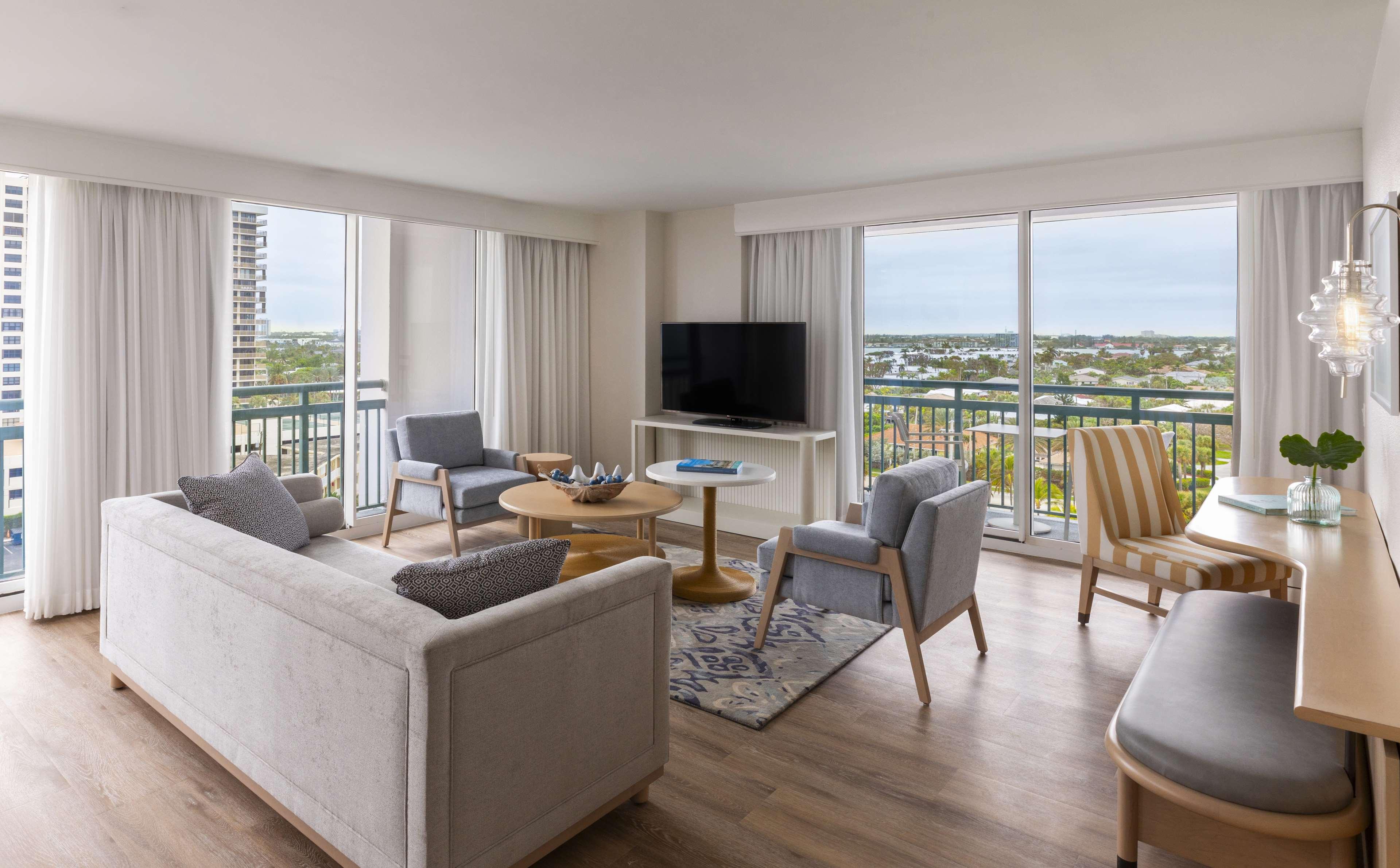 The Singer Oceanfront Resort, Curio Collection By Hilton Riviera Beach Εξωτερικό φωτογραφία
