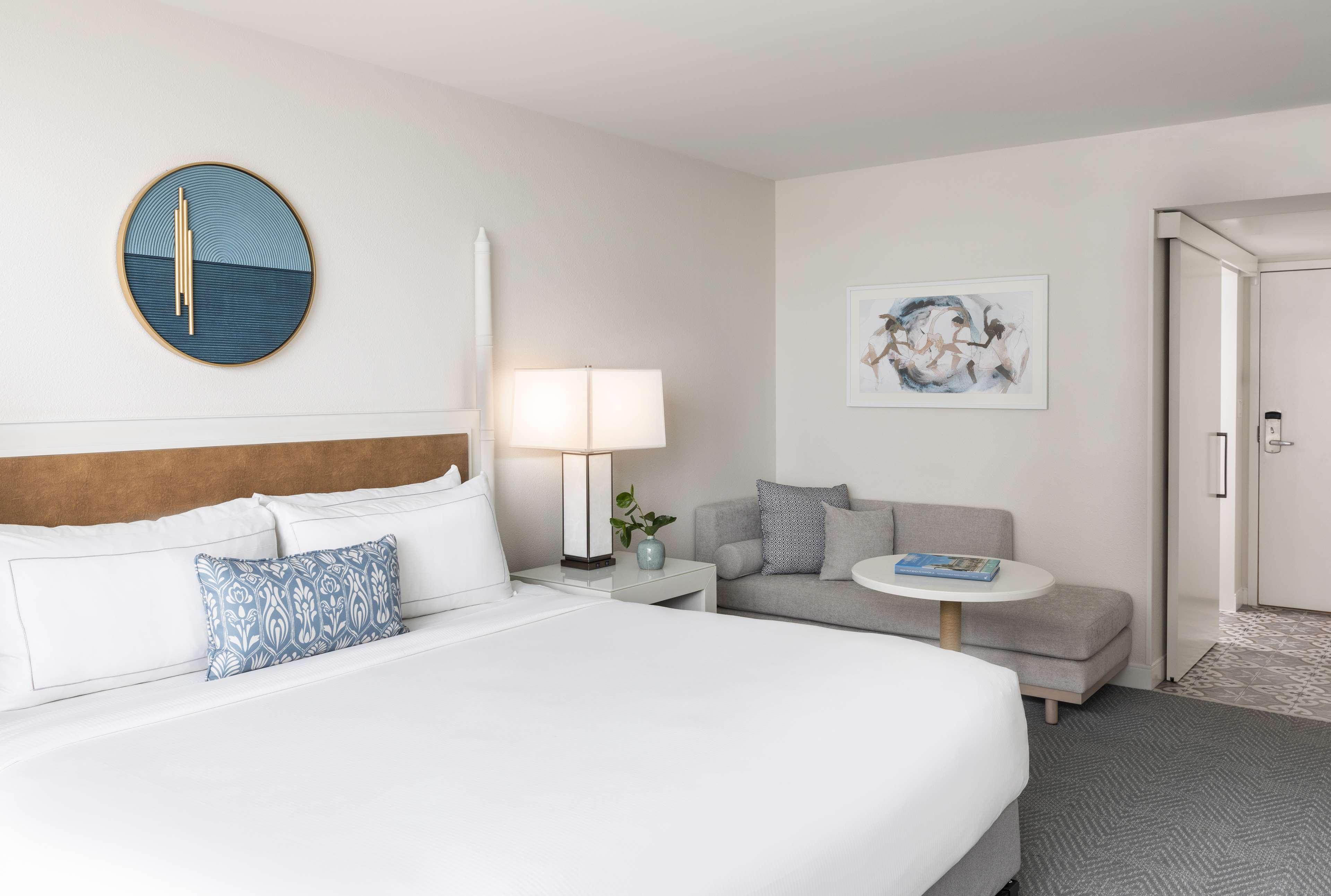 The Singer Oceanfront Resort, Curio Collection By Hilton Riviera Beach Εξωτερικό φωτογραφία