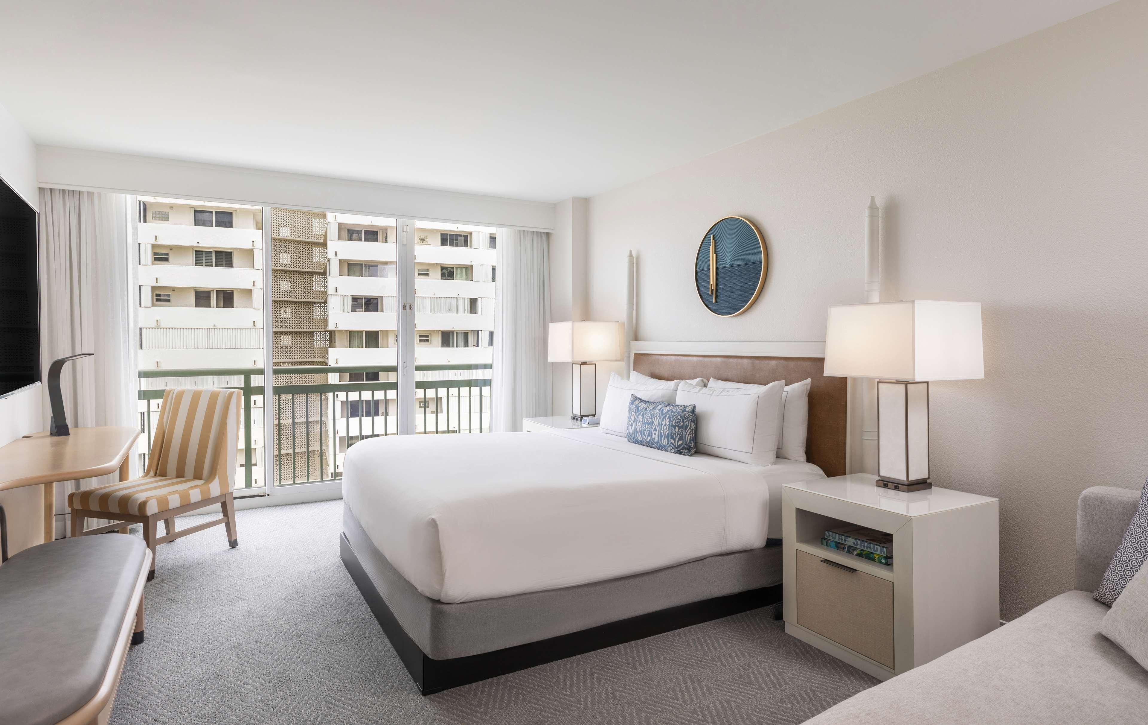 The Singer Oceanfront Resort, Curio Collection By Hilton Riviera Beach Εξωτερικό φωτογραφία