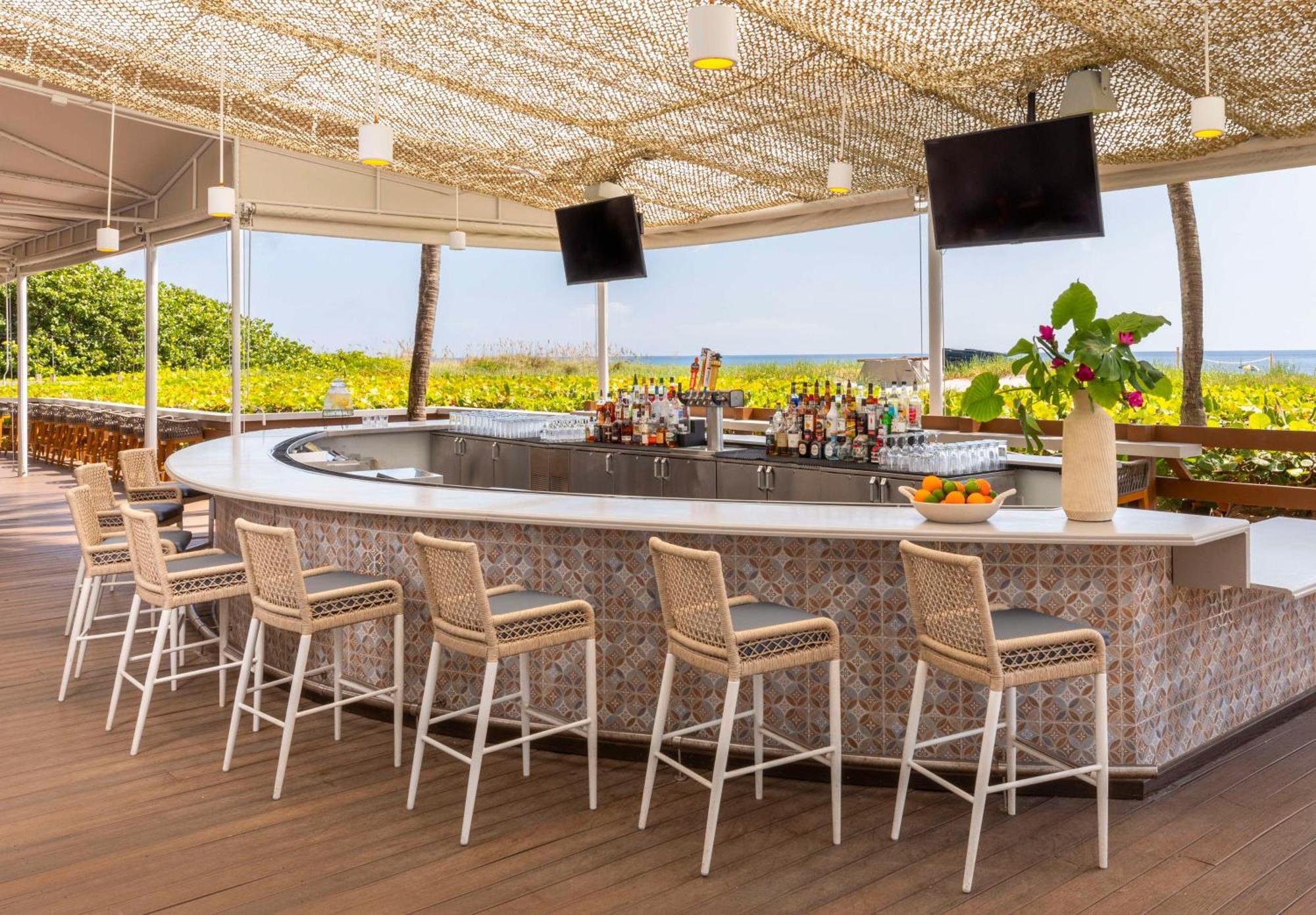The Singer Oceanfront Resort, Curio Collection By Hilton Riviera Beach Εξωτερικό φωτογραφία