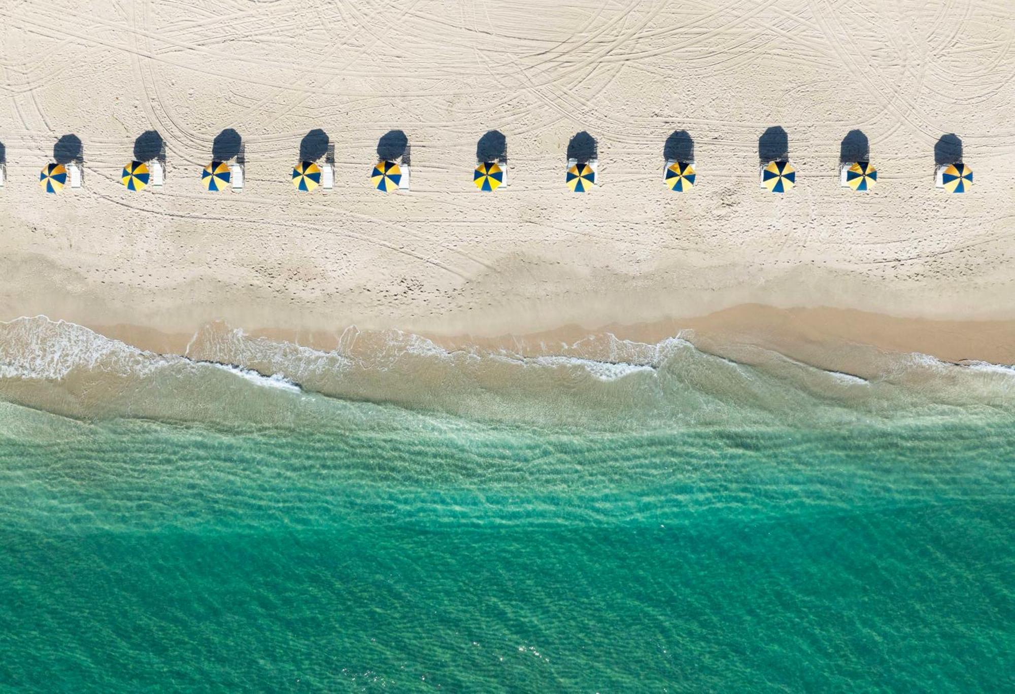 The Singer Oceanfront Resort, Curio Collection By Hilton Riviera Beach Εξωτερικό φωτογραφία