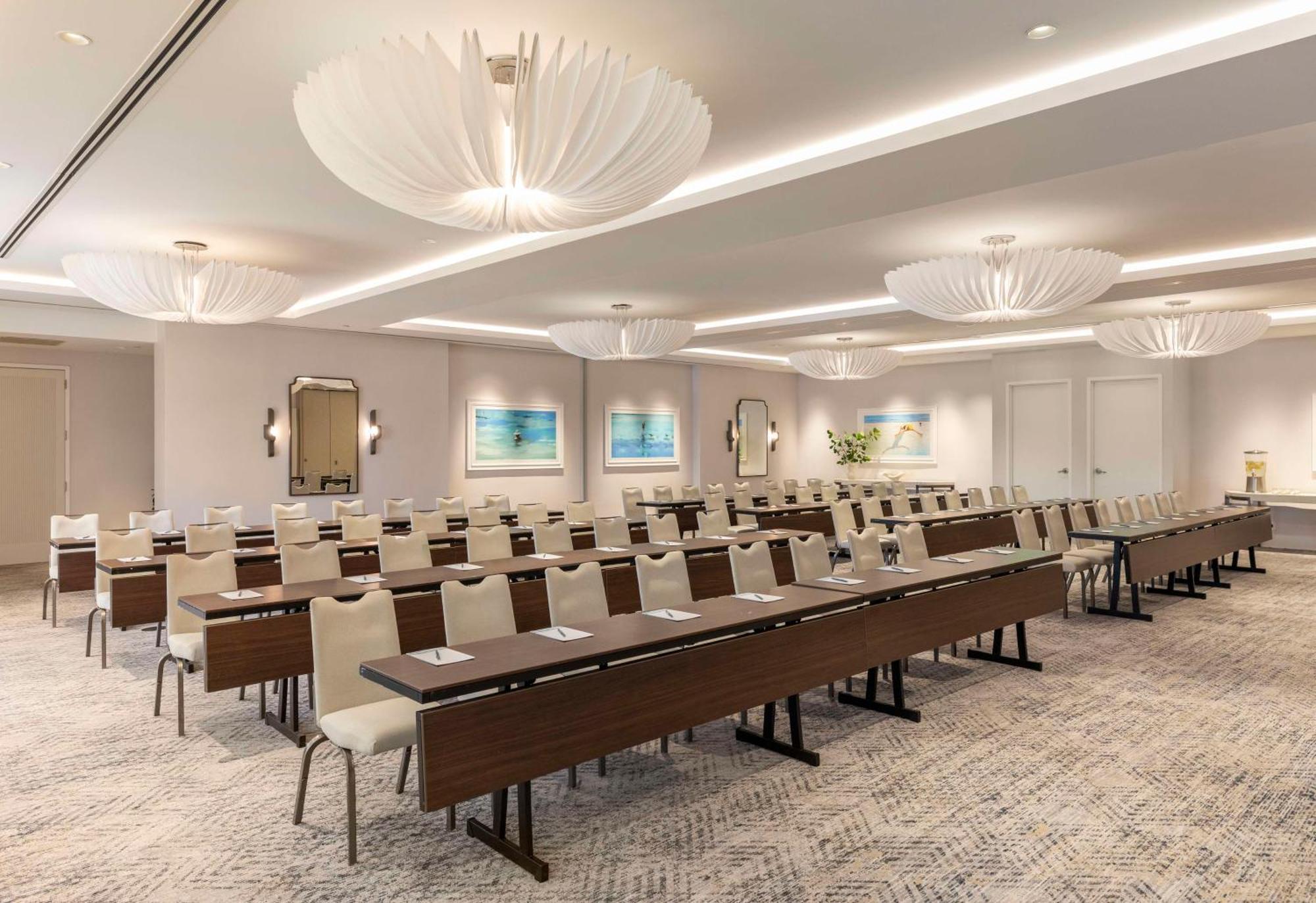 The Singer Oceanfront Resort, Curio Collection By Hilton Riviera Beach Εξωτερικό φωτογραφία
