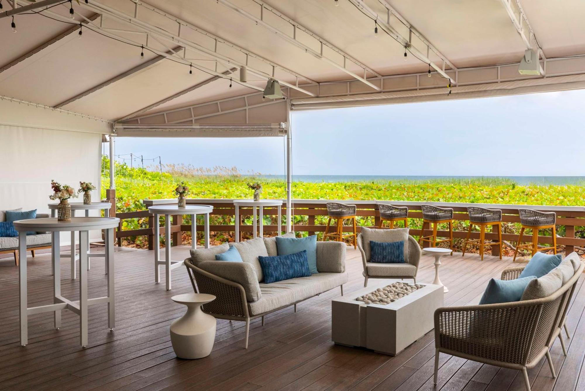 The Singer Oceanfront Resort, Curio Collection By Hilton Riviera Beach Εξωτερικό φωτογραφία