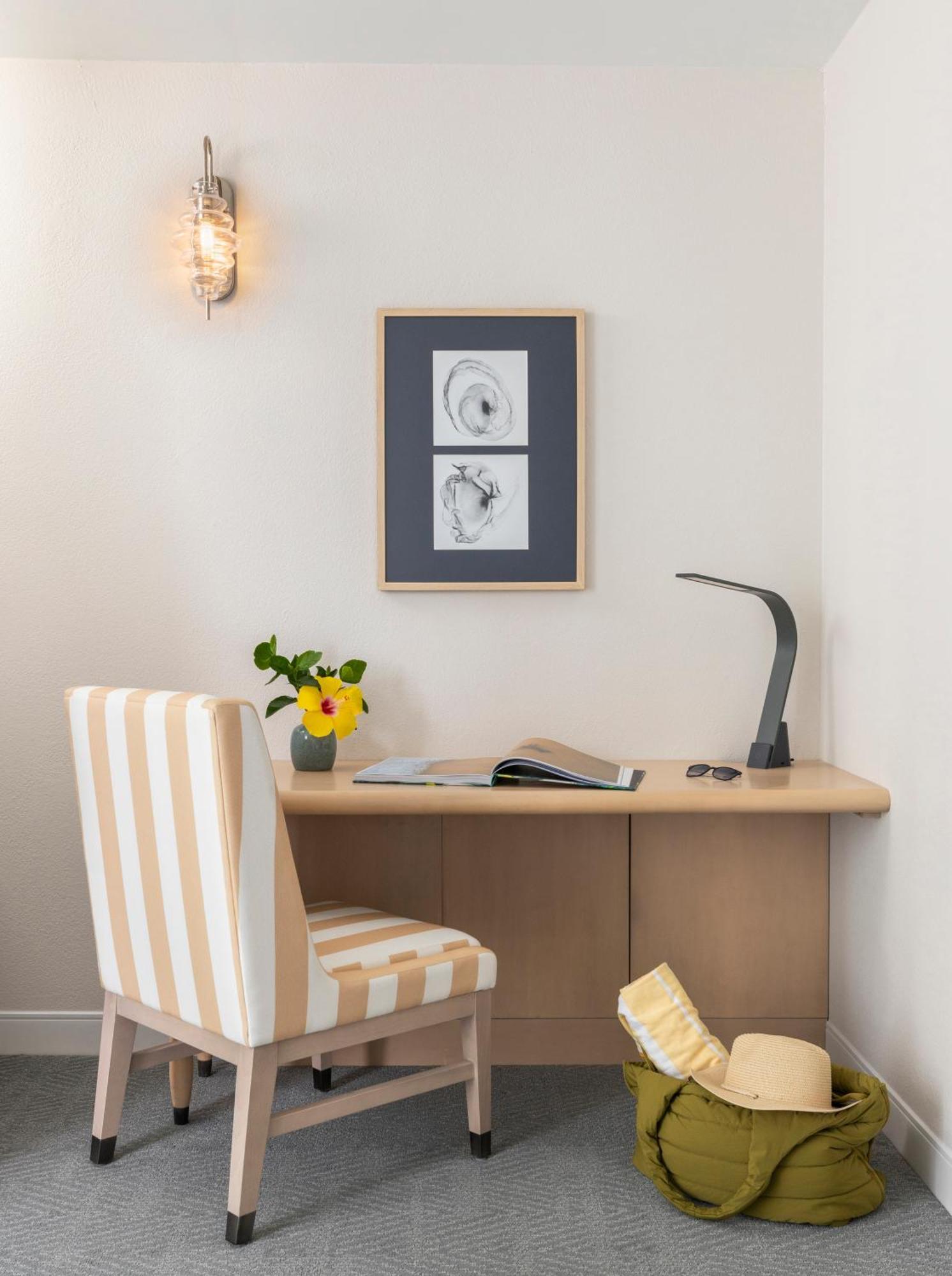 The Singer Oceanfront Resort, Curio Collection By Hilton Riviera Beach Εξωτερικό φωτογραφία