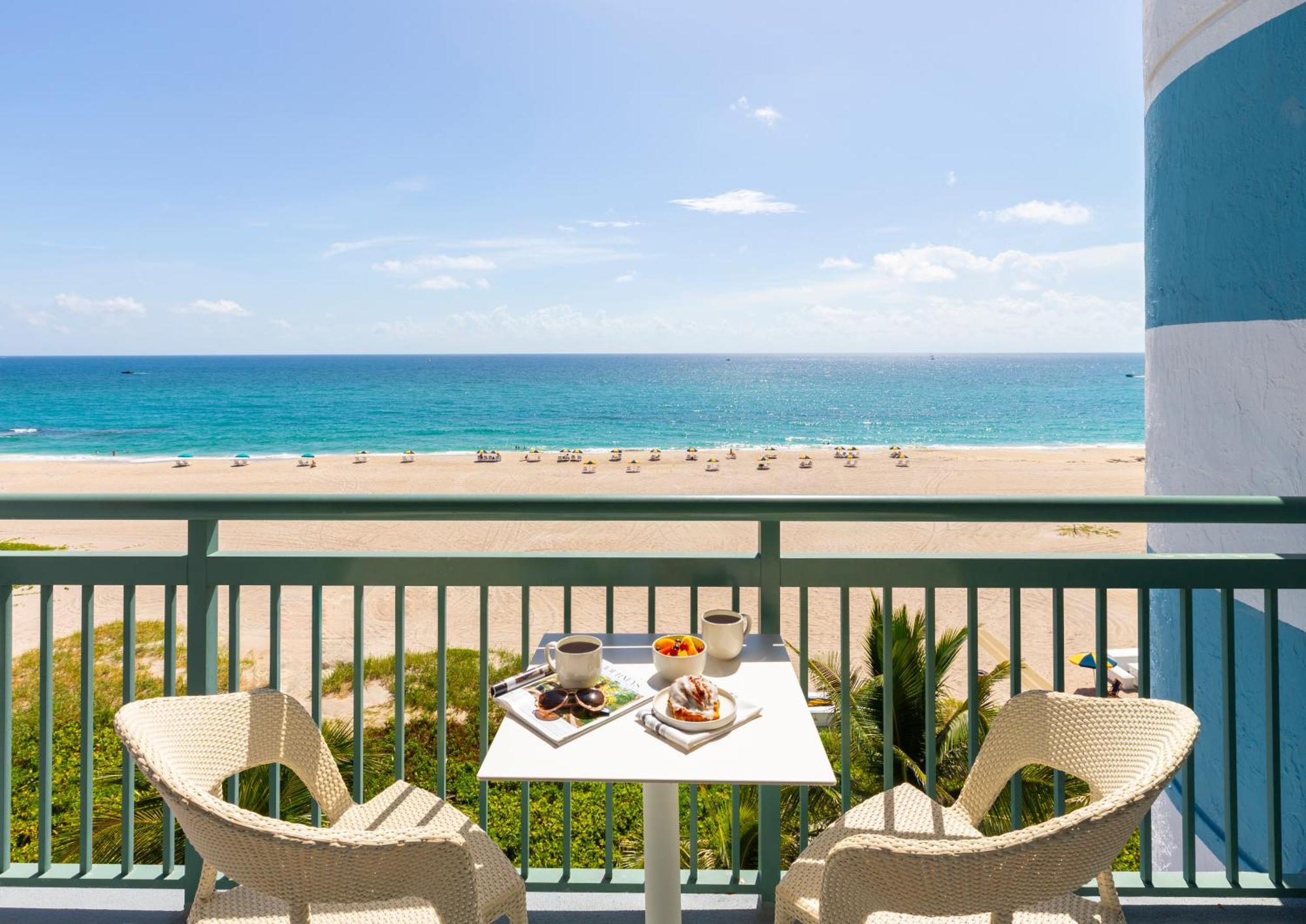 The Singer Oceanfront Resort, Curio Collection By Hilton Riviera Beach Εξωτερικό φωτογραφία